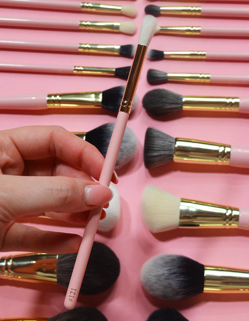 Tall Tapered Diffuser Brush #121 by P. Louise Cosmetics